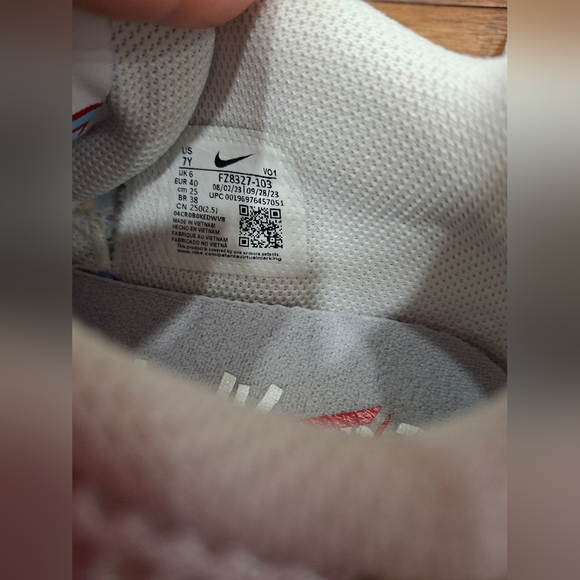 Nike Women's White and Gold Sneakers - Picture 7 of 8